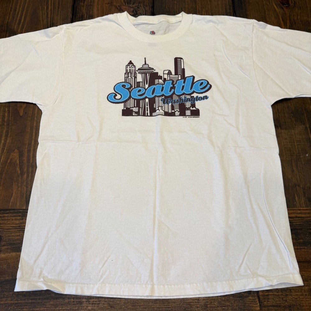 Fruit of the Loom Seattle Washington Skyline Graphic T-Shirt White Mens XL VTG